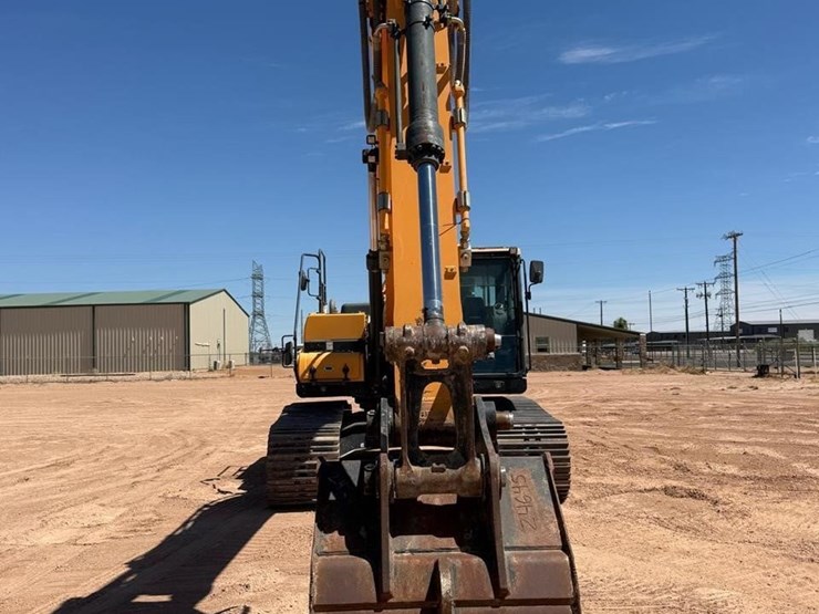 2017-hyundai-hx300l-image-6