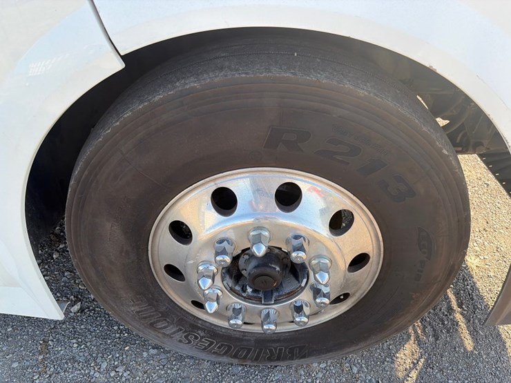 #31954-•-2012-volvo-tandem-axle-truck-tractor-image-11