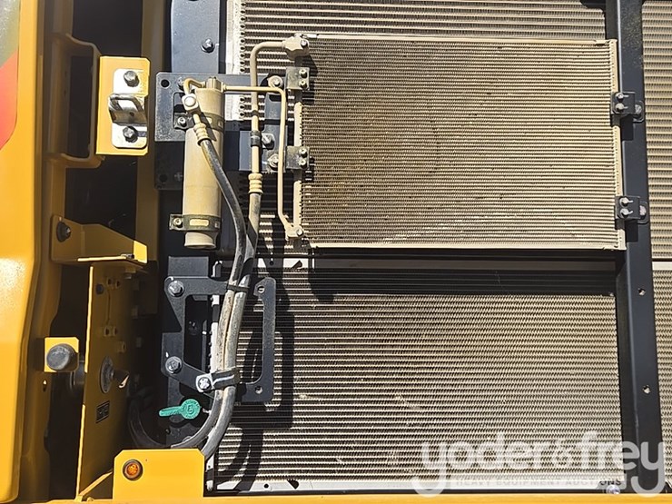 2019-caterpillar-336-image-45