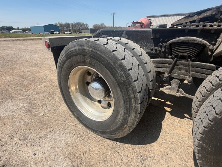 2016-western-star-4700-image-21