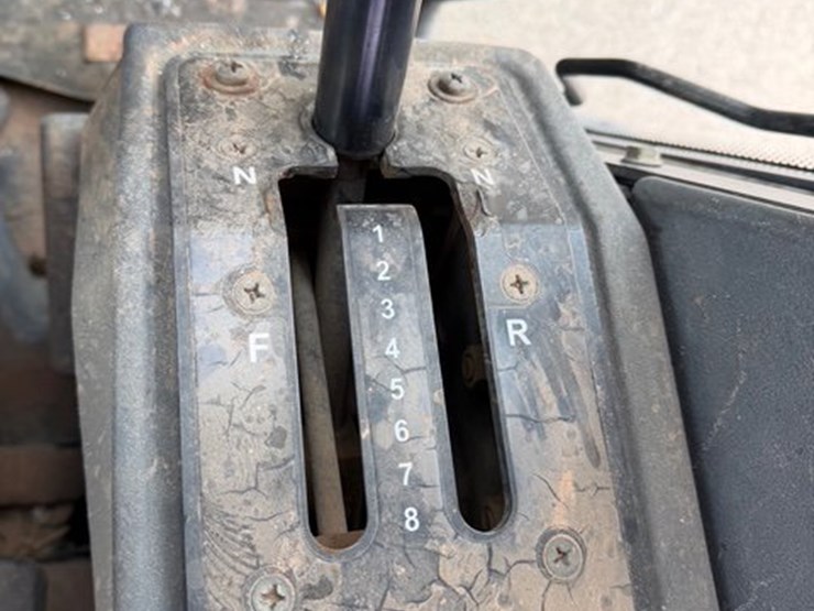 2005-deere-672d-image-19