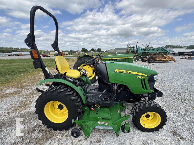 2025-john-deere-2025r-image-6
