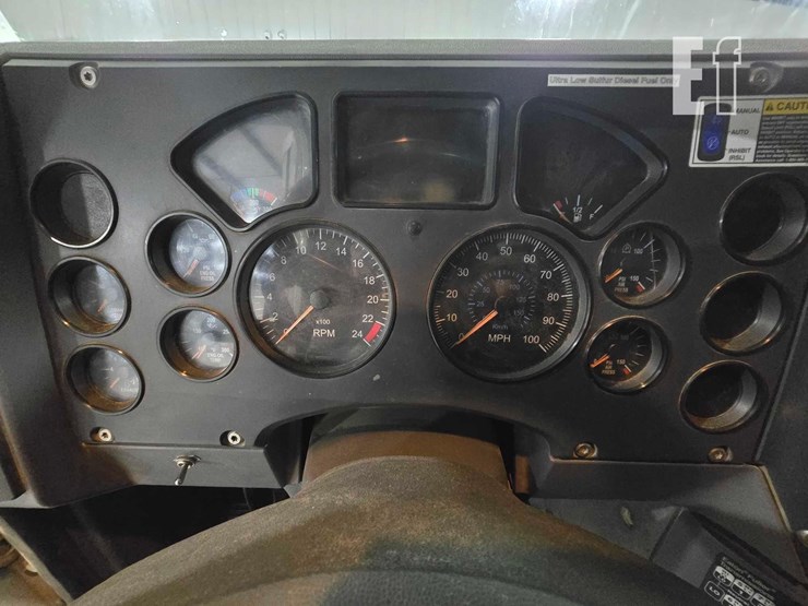 2010-mack-pinnacle-cxu613-image-12