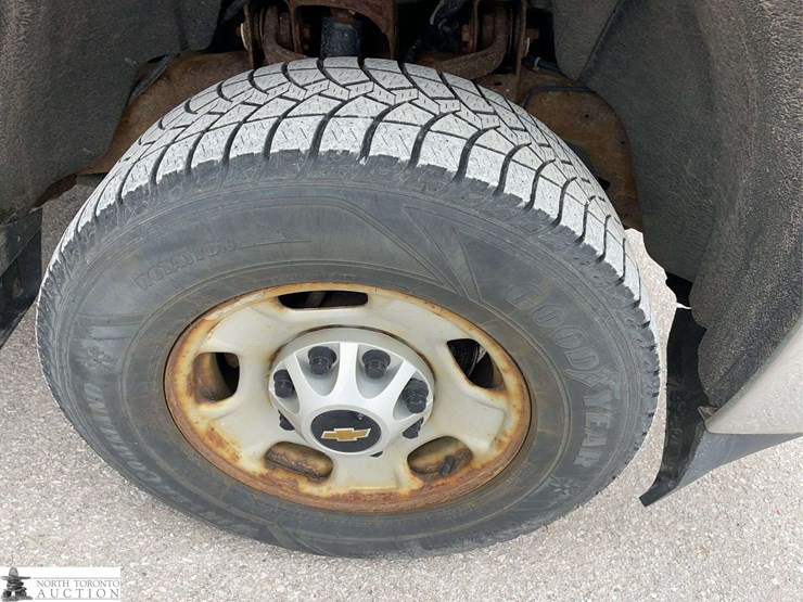 2015-chevrolet-silverado-2500hd-image-24