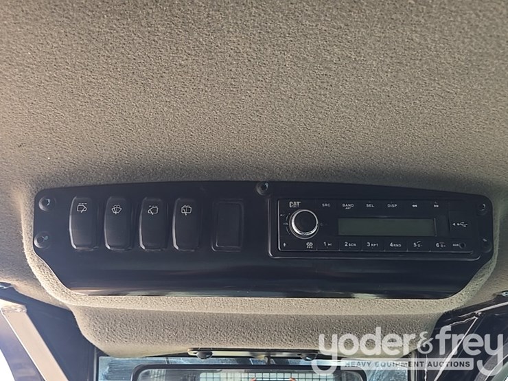2021-caterpillar-d1-image-71