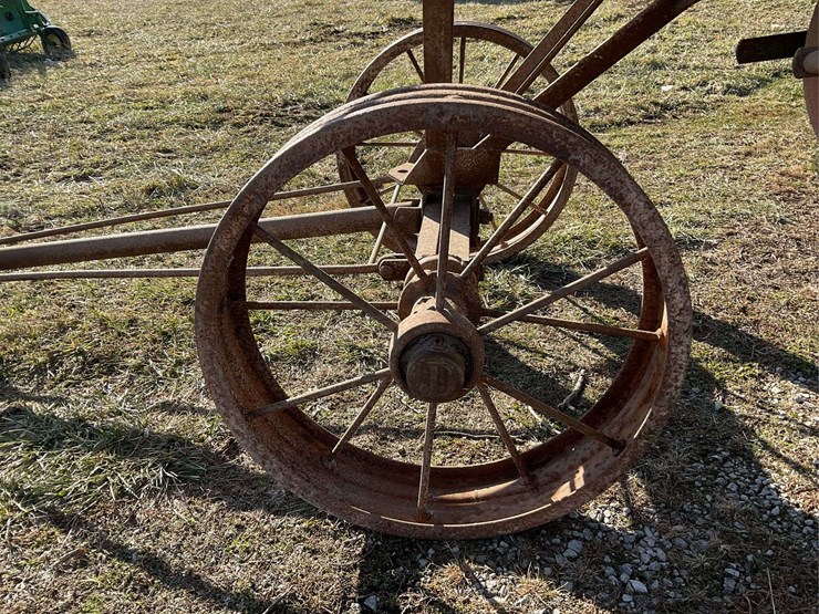 john-deere-threshing-machine-with-hart-feeder-image-19