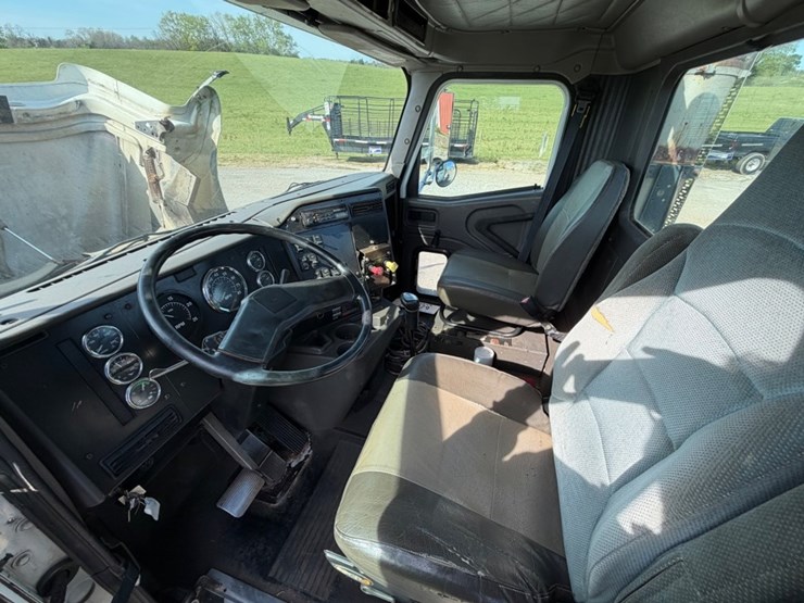 2000-international-9100-image-16