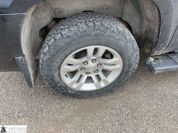 2018-chevrolet-suburban-image-20