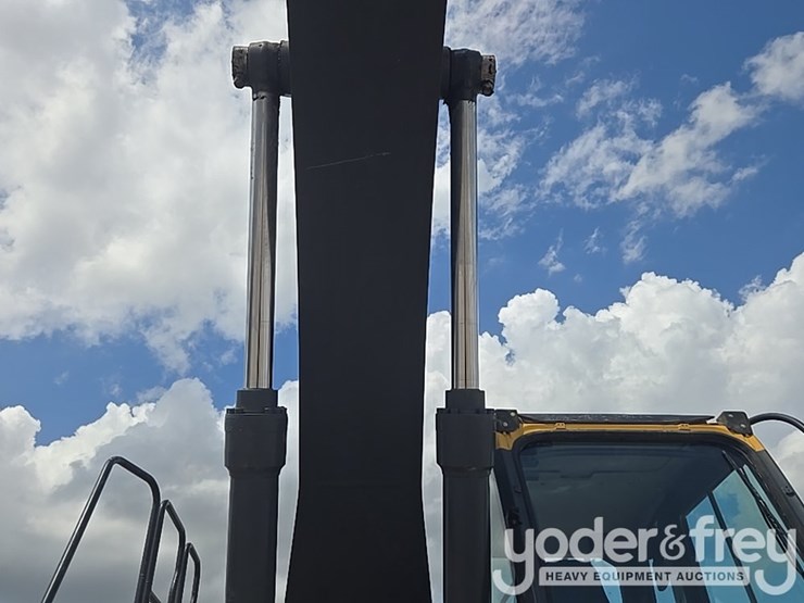 2017-deere-210g-lc-image-37