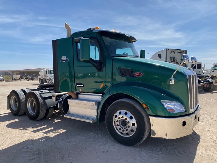 2017-peterbilt-579-image-4
