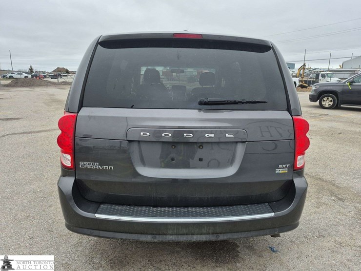 2017-dodge-grand-caravan-sxt-image-6