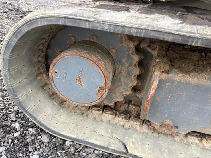 2017-takeuchi-tb240-image-12