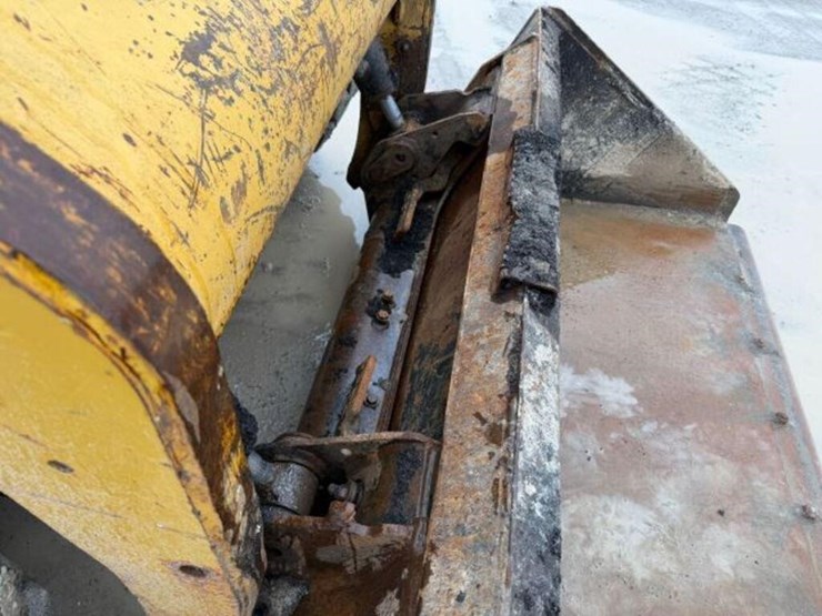 2009-caterpillar-232b2-image-19