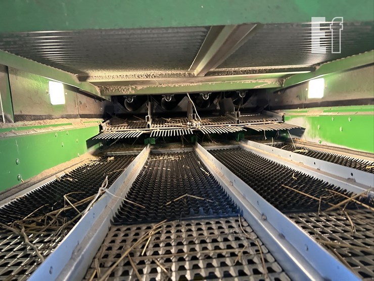 2012-john-deere-s690-image-32