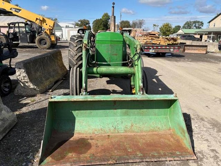 john-deere-2440-image-4