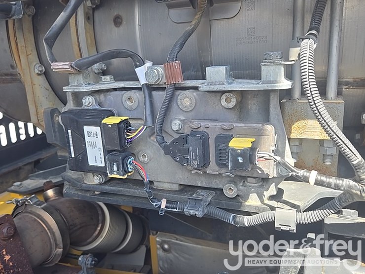 2015-komatsu-pc490-lc-11-image-103