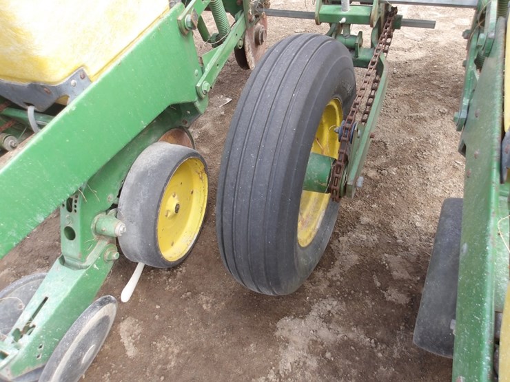 #7426-•-3pt-2-row-john-deere-planter-image-13
