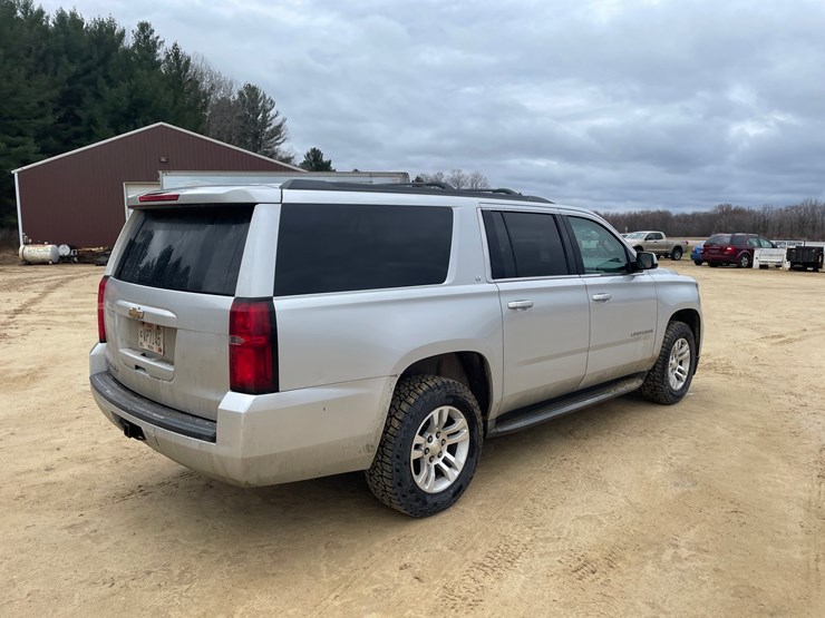2015-chevrolet-suburban-image-5