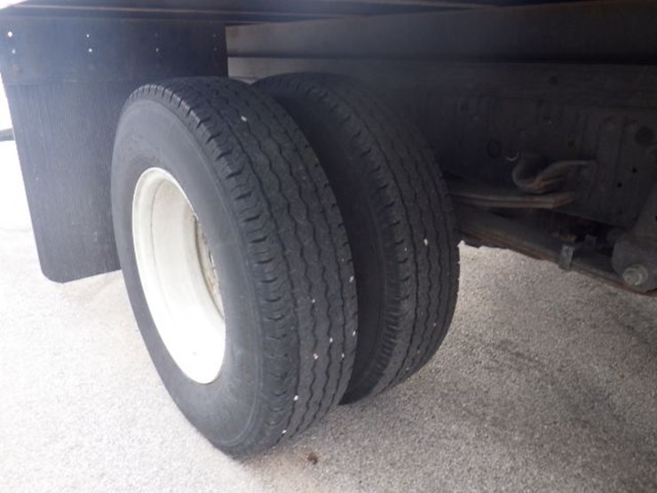 2023-isuzu-npr-hd-image-4