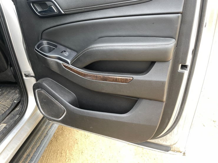 2015-chevrolet-suburban-image-44