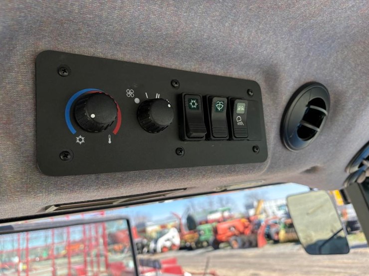 new-holland-t2320-image-22