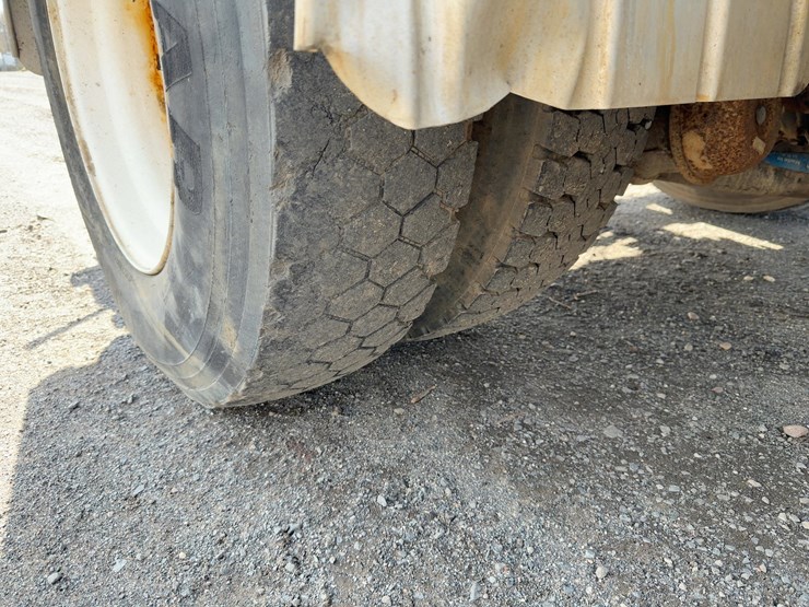 2006-international-7400-image-16