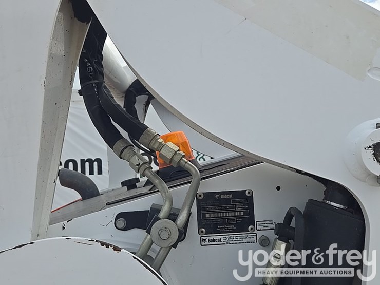 2021-bobcat-t740-image-37