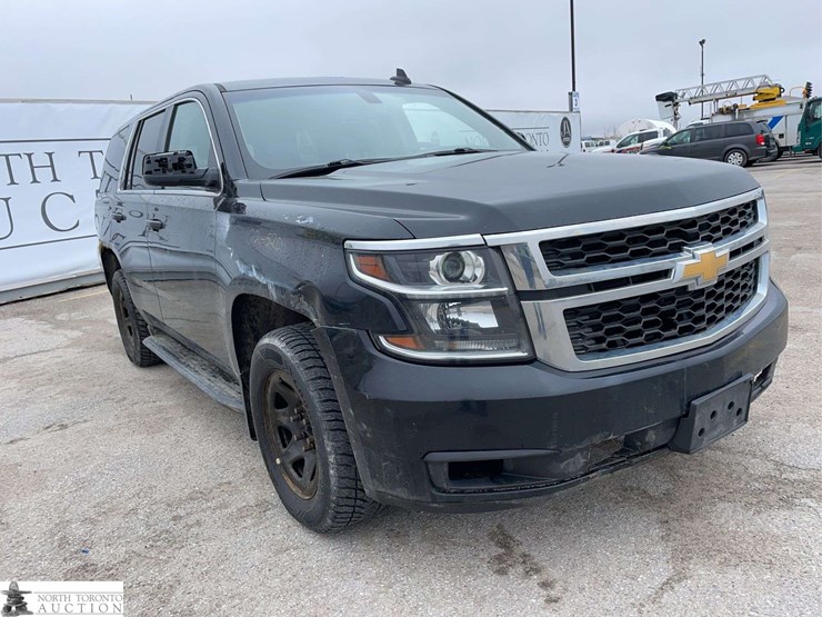 2017-chevrolet-tahoe-image-3