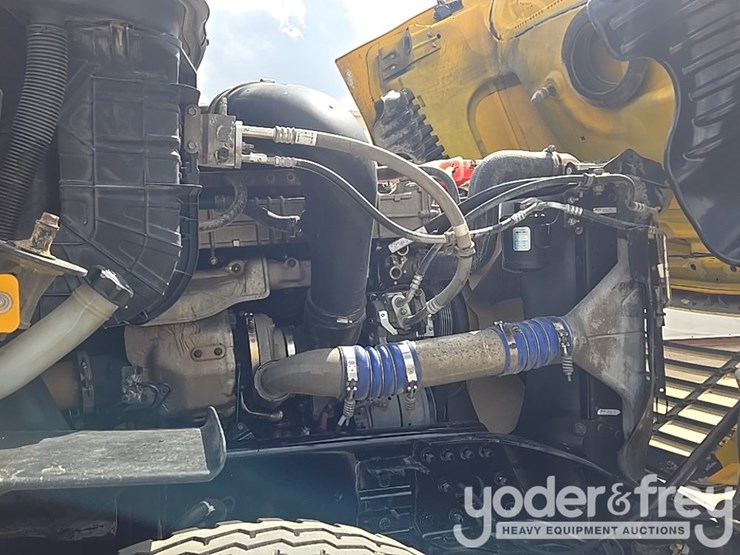 2012-freightliner-cascadia-125-image-68