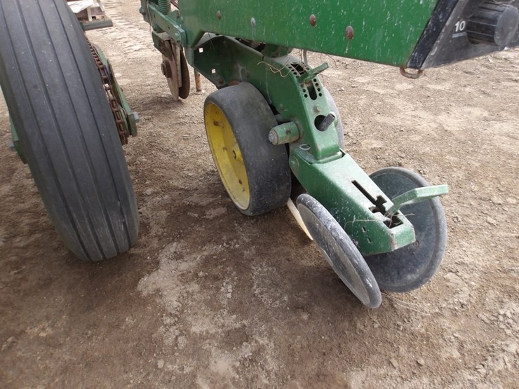 #7426-•-3pt-2-row-john-deere-planter-image-12