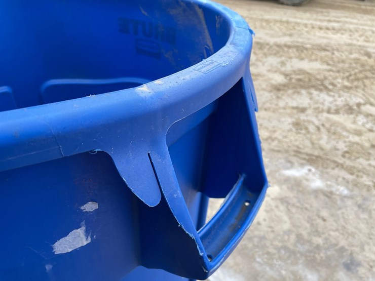 #3946-•-(2)-rubbermaid-brute-55-gallon-trash-barrels-image-11