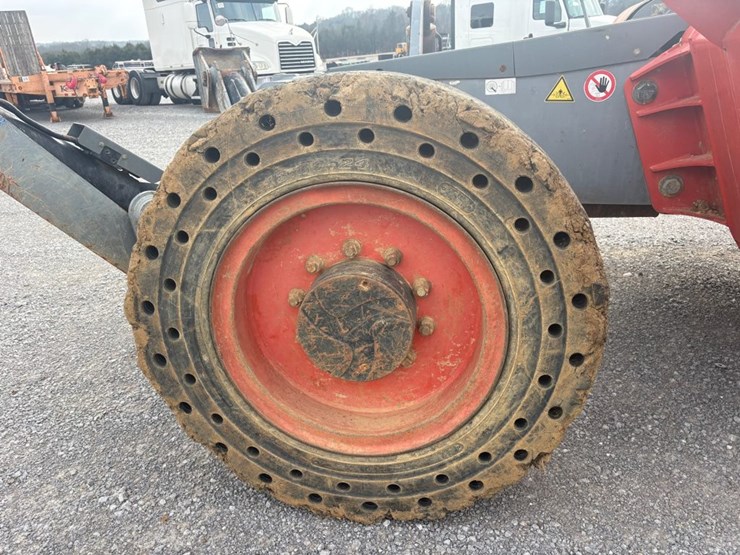 2017-skyjack-sj1056th-image-14