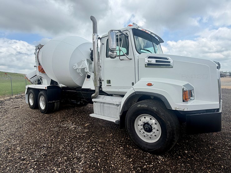 2022-western-star-4700-image-3