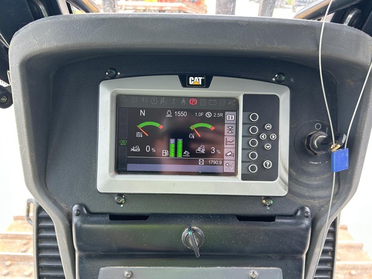 2021-caterpillar-d4-image-24