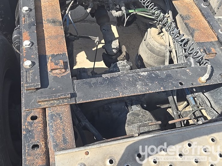 2014-freightliner-cascadia-113-image-43