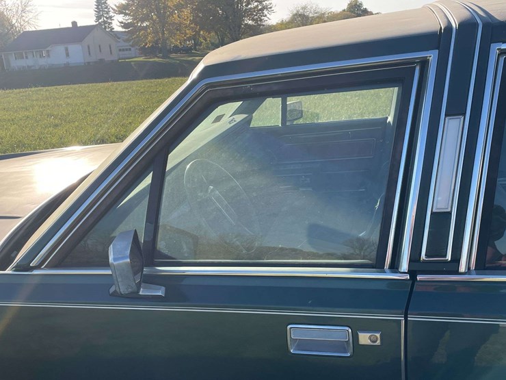 1980-lincoln-continental-town-car-image-29