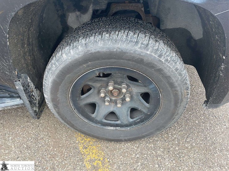 2017-chevrolet-tahoe-image-18