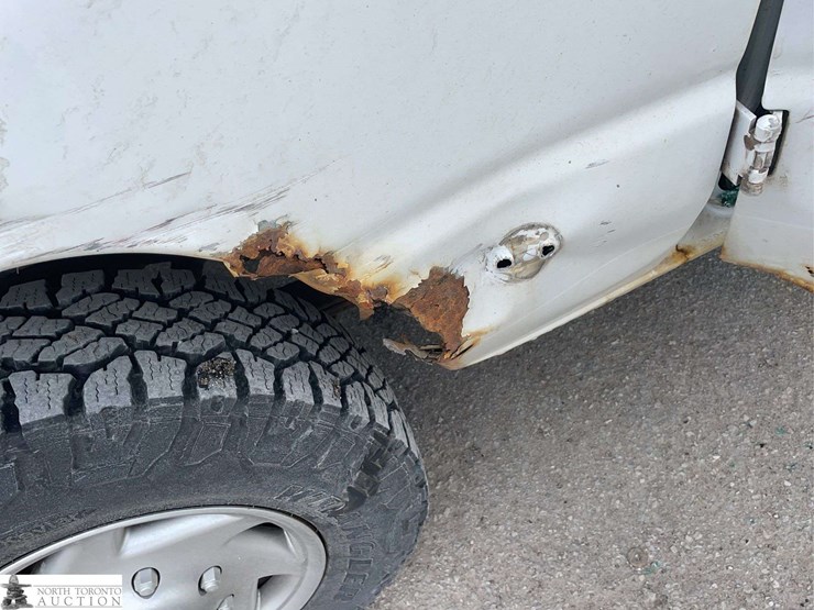 2010-ford-cargo-image-24