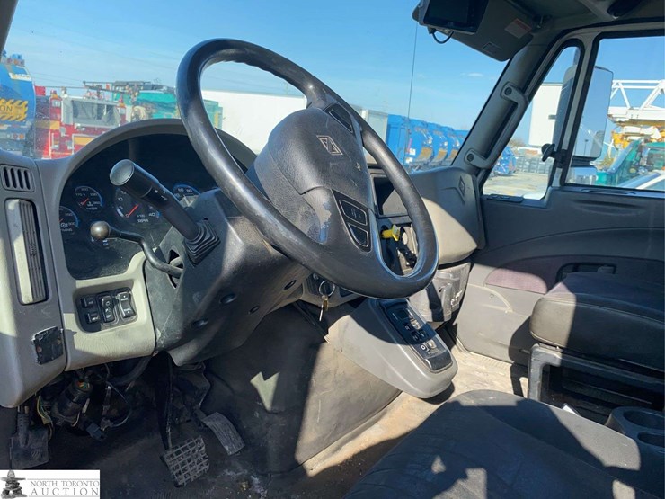 2013-international-durastar-4300-image-9
