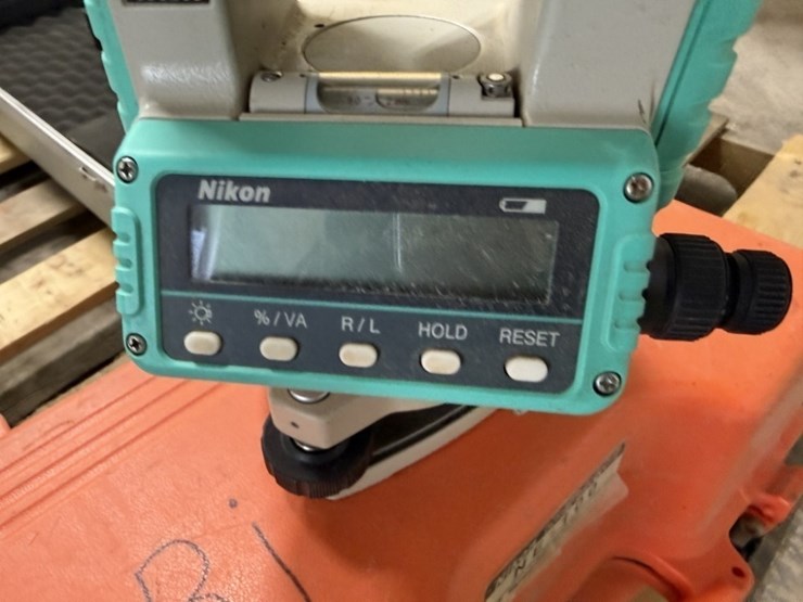 nikon-ne-100-digital-theodolite-image-5