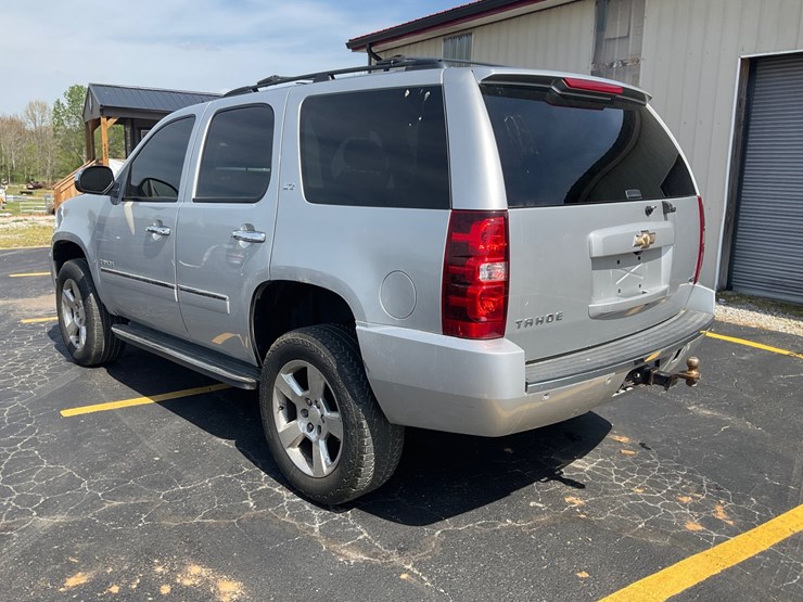 2011-chevrolet-tahoe-image-4