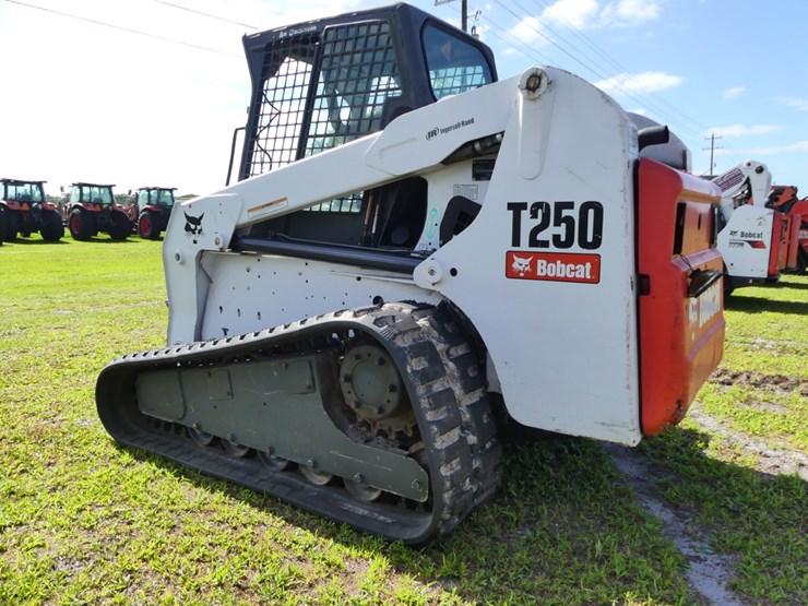 2008-bobcat-t250-image-4