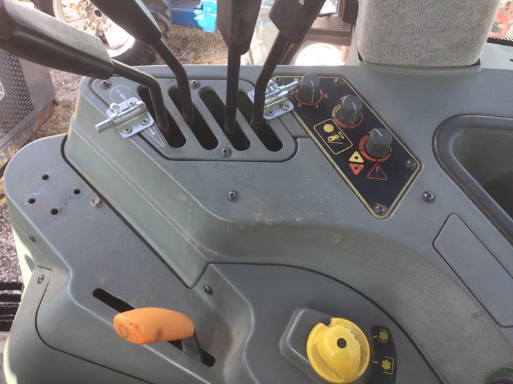 massey-ferguson-8270-image-11