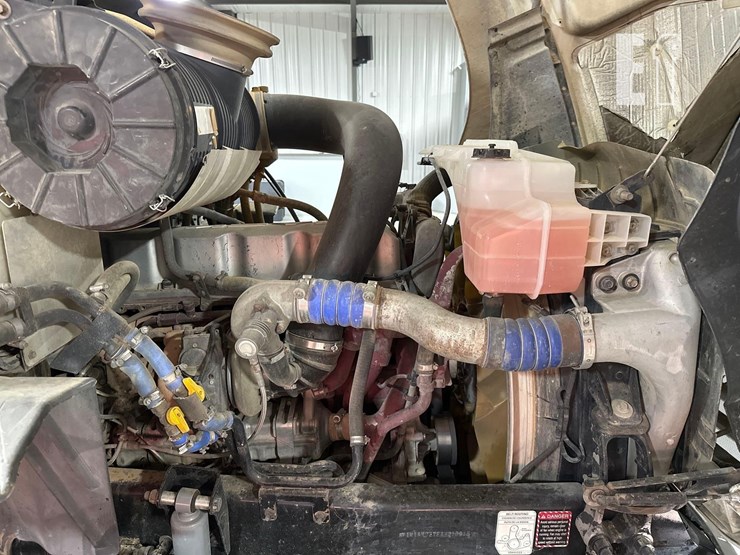 2010-mack-pinnacle-cxu613-image-26