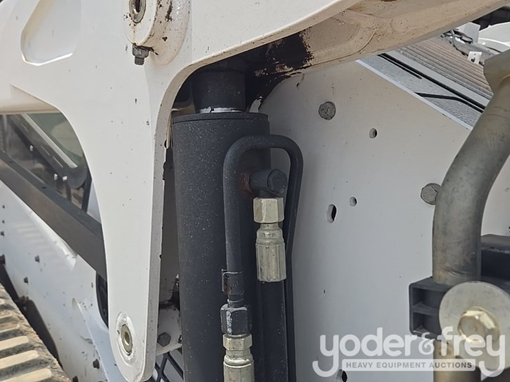 2021-bobcat-t740-image-31