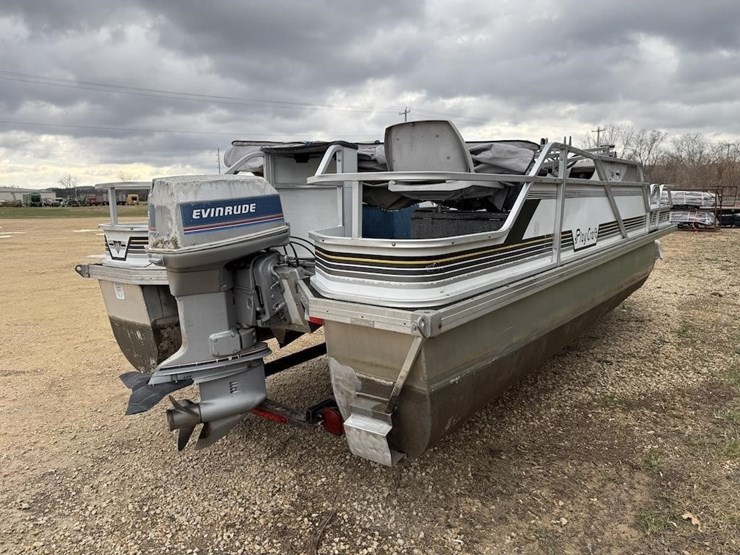 play-craft-pontoon-boat-image-5