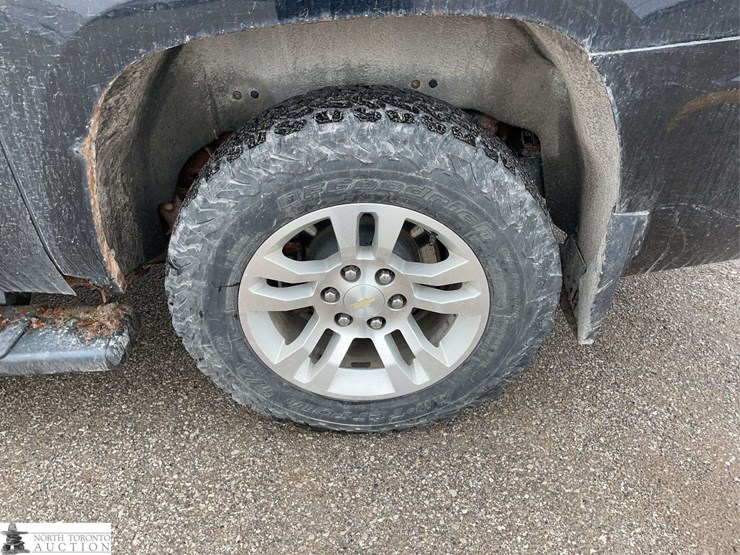 2018-chevrolet-suburban-image-21