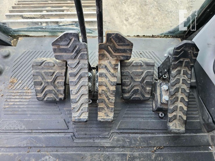 2020-caterpillar-336gc-image-17