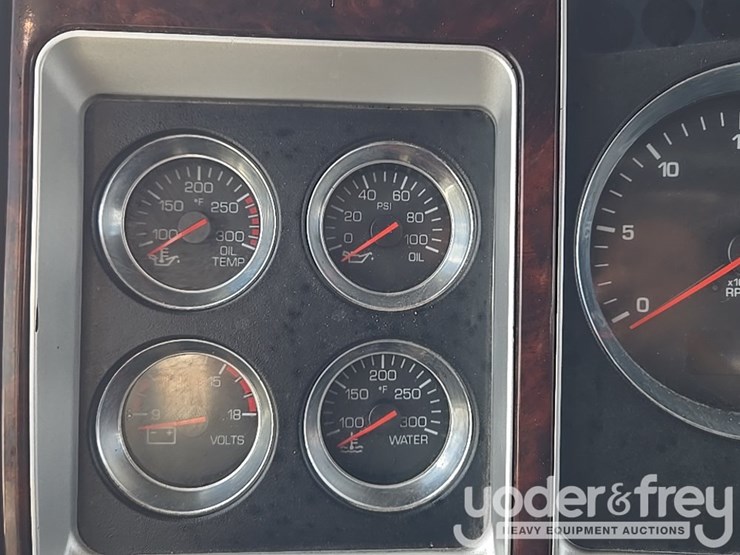 2014-kenworth-t880-image-140