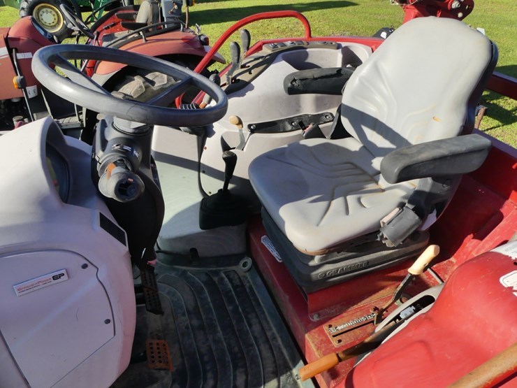 case-ih-farmall-140a-image-11